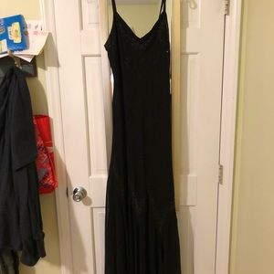 ⭐️Make an offer⭐️ Black embroidered formal dress